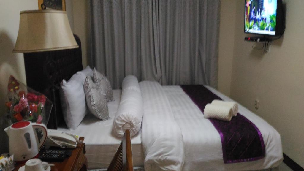 Diponegoro House Hotel ซาลาตีกา ภายนอก รูปภาพ